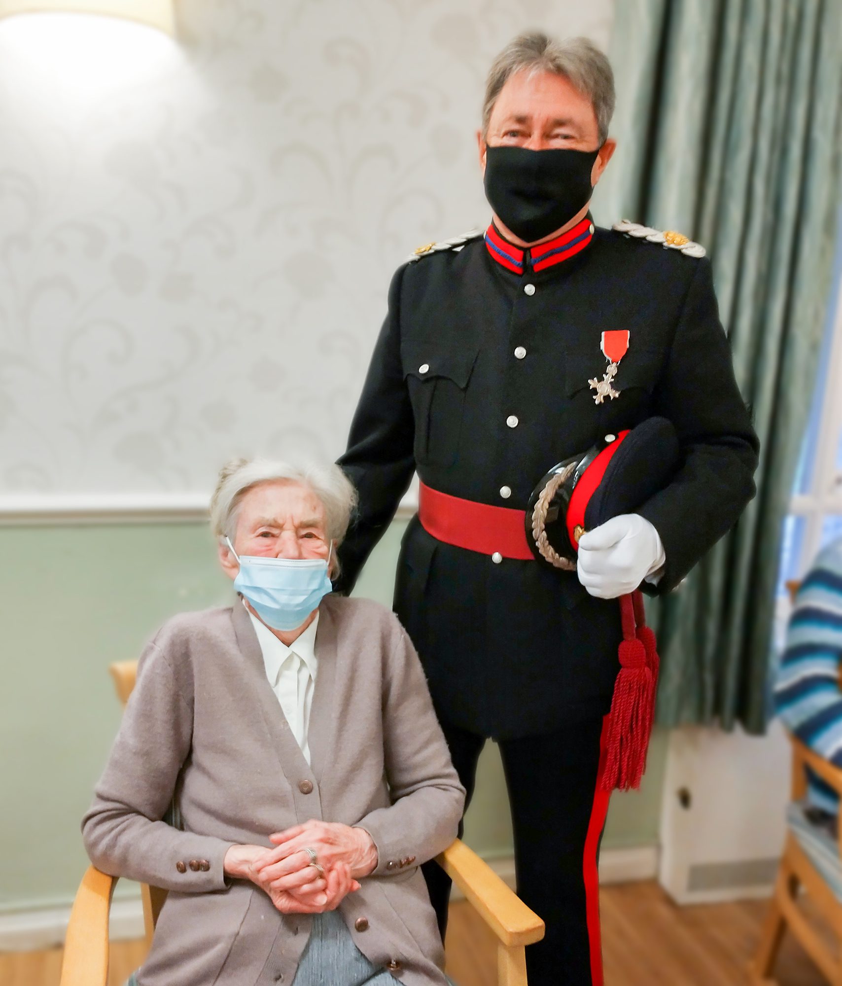 Alan Titchmarsh stood with The Lawn care home resident Kathie Baines.