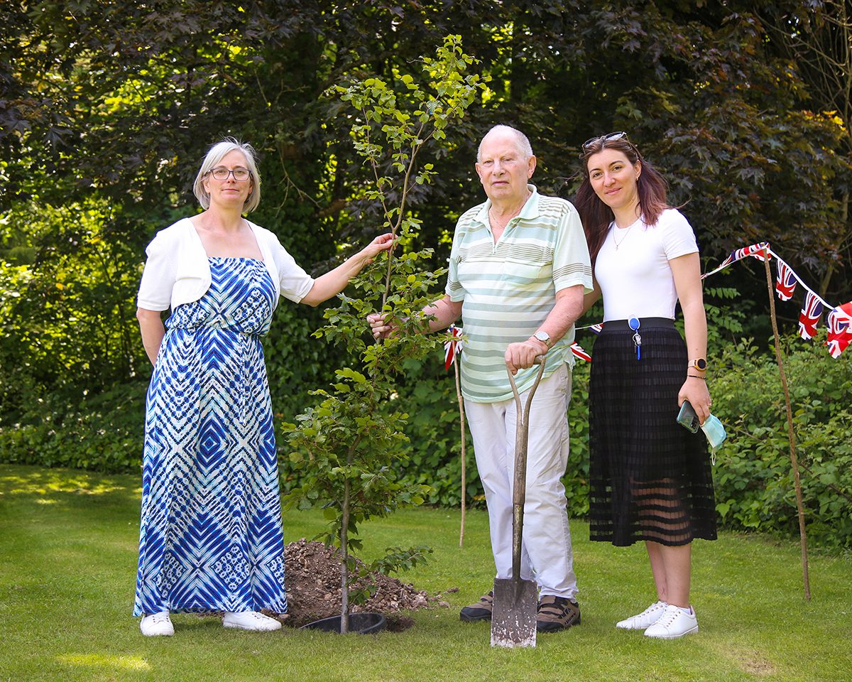 The Platinum Jubilee Tree Planting Ceremony at The Lawn care home