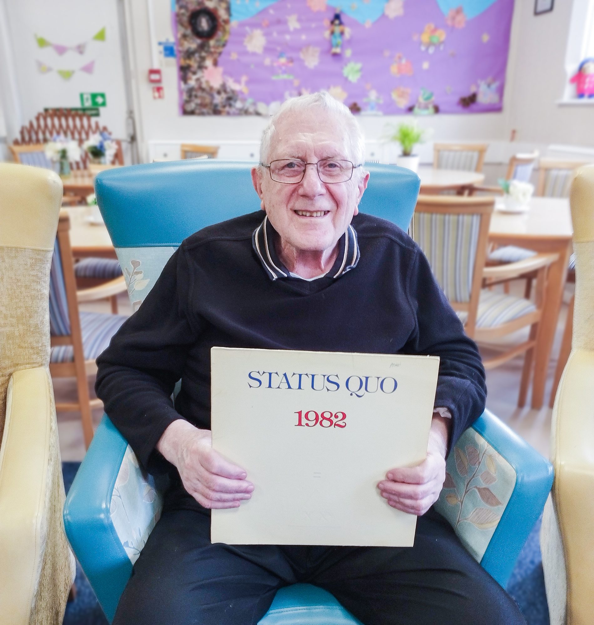 Leonard holding his Staus Quo album cover